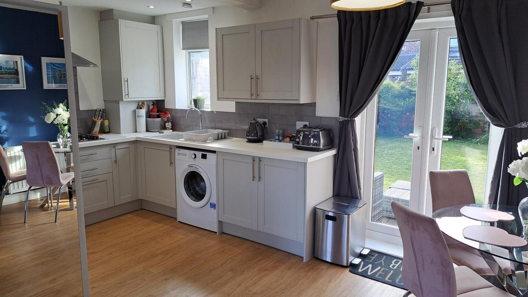 The Heart - Cosy 3 Bedroom House With Double Driveway And Garden In Manchester Exterior foto